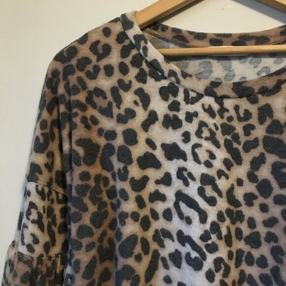 Soft Leopard Print Statement Sleeve Top - Picture 5 of 16